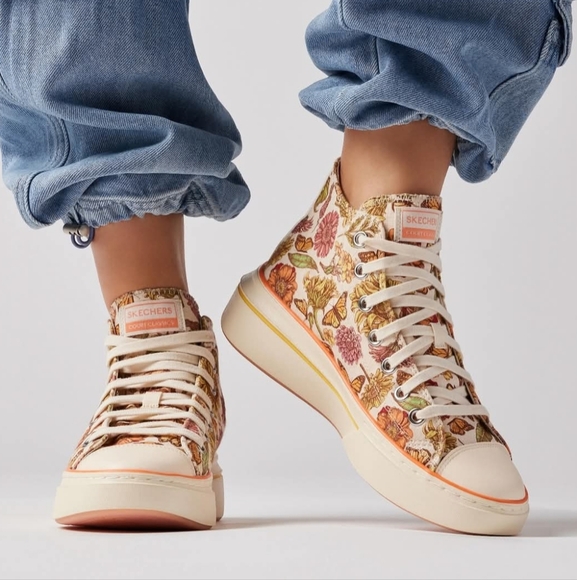 Skechers Cordova Classic Lively Garden Sneaker in Natural, Size 11